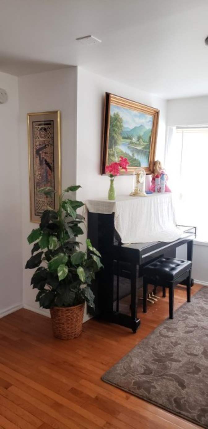Jie's room