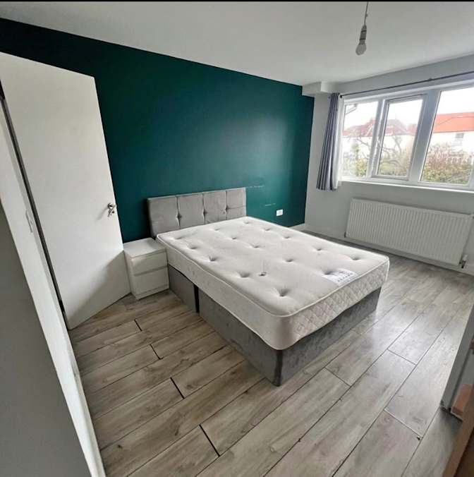 Shared unfurnished room with own bathroom in an apa... – Roomies.co.uk