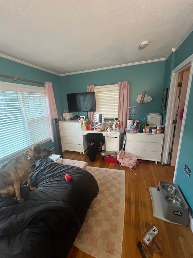 Caroline's room