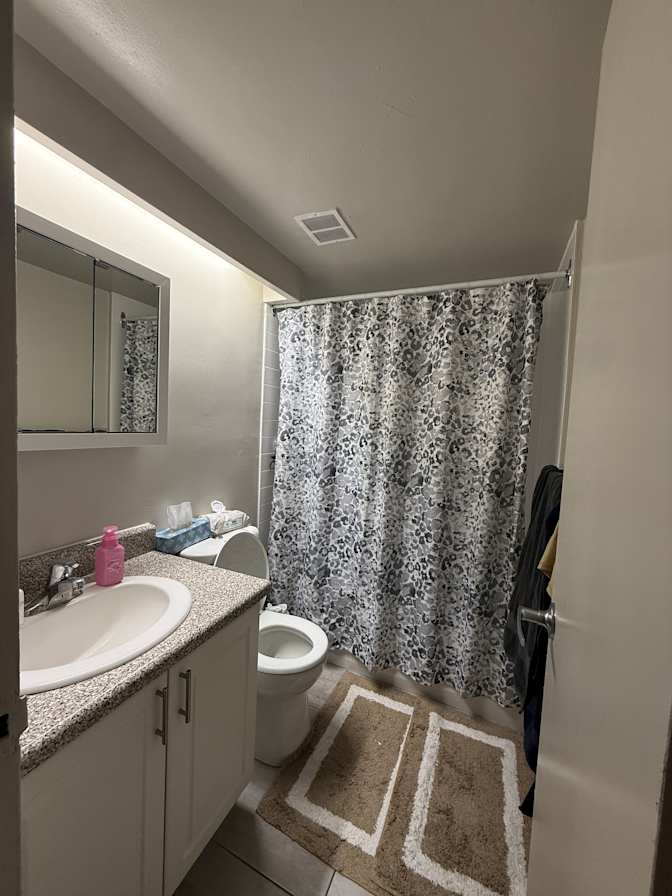 Wilmar Agbanlog's room