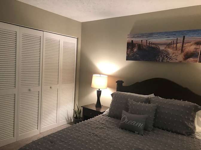 Dee's room