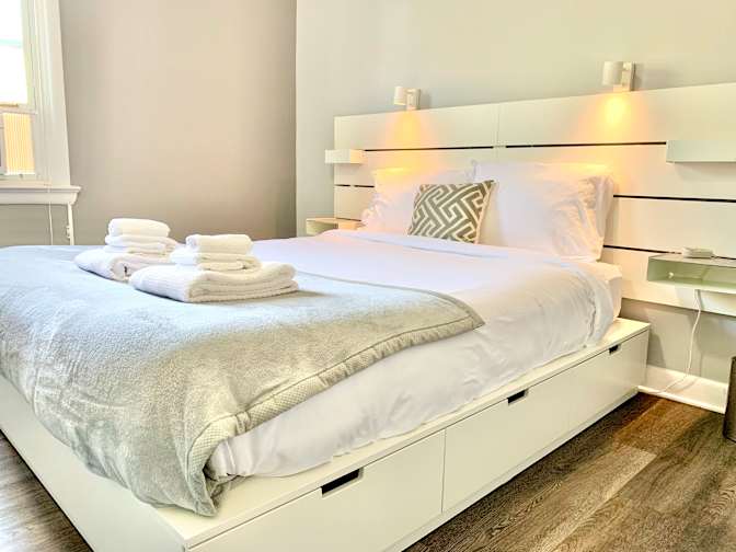 Simply Stays's room