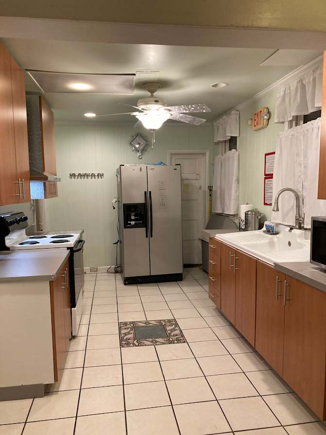 College Park Bed and Bath's's room