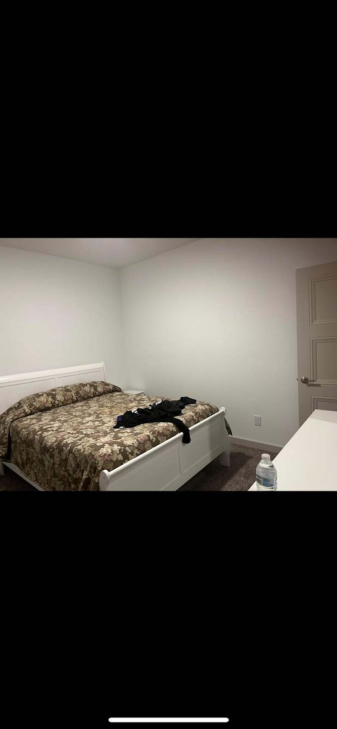 Mahwish Nasir's room