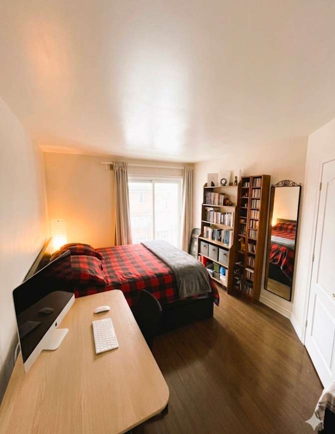 Eliana Ilieva's room