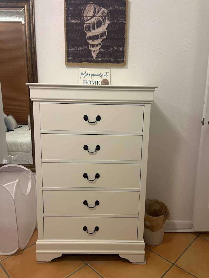 Amy B Amodeo's room