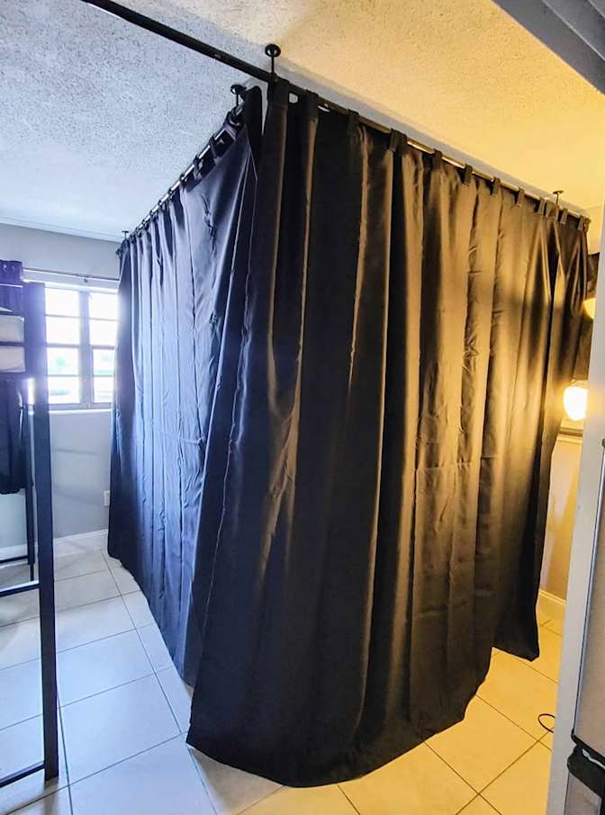 Jay Thomas's room