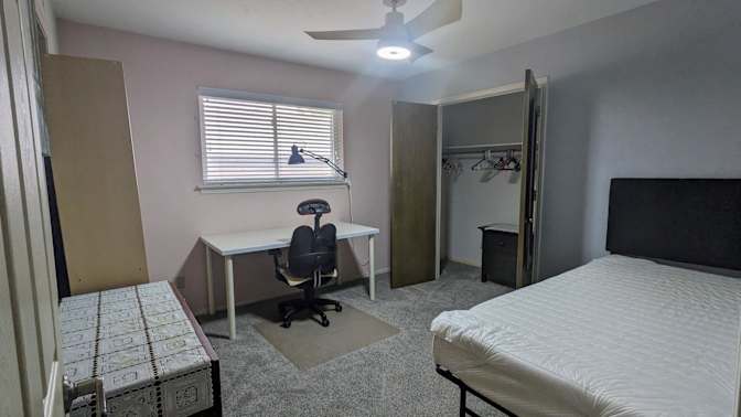 Iny's room