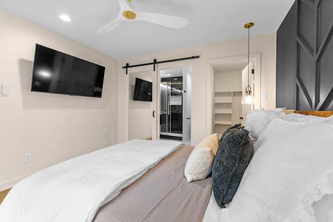 Tomic Properties's room