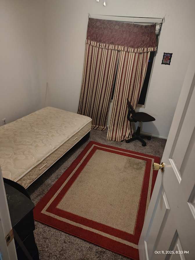 Enrique's room