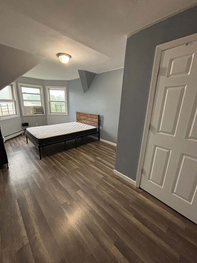 Alecia  Jones's room