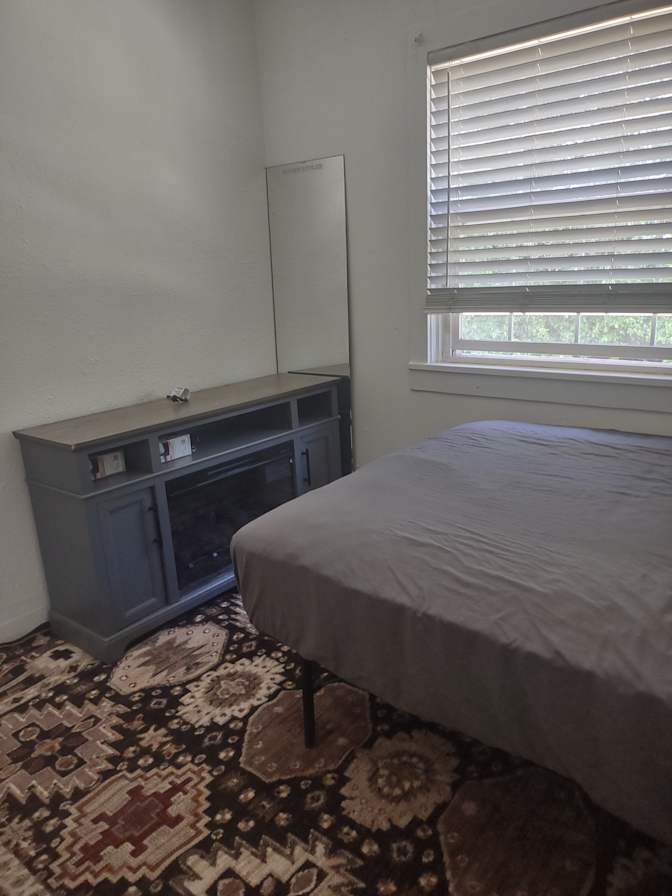 Renn Hernandez's room
