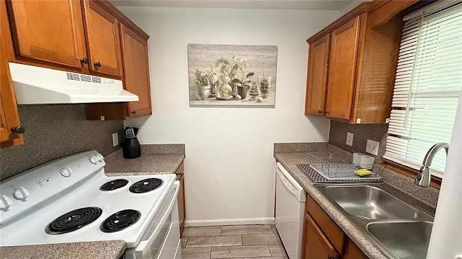 Alcove Rooms's room