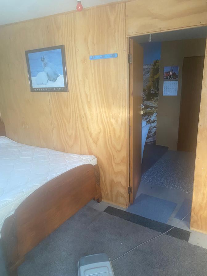 Lee's room