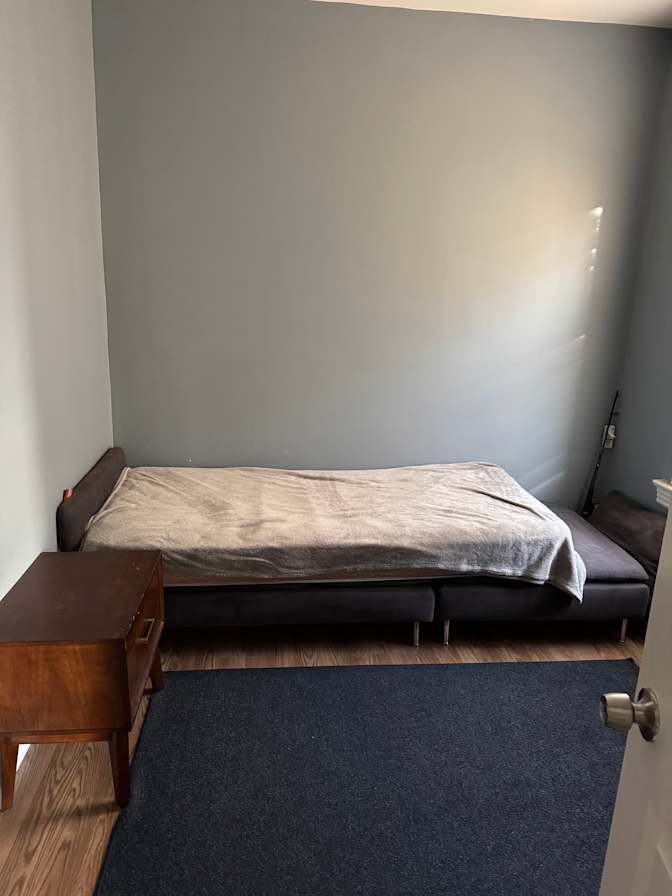 Erkin's room