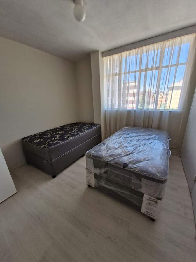 Hitekani's room