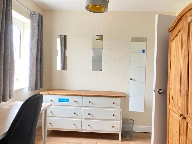 Pratik  Mane's room