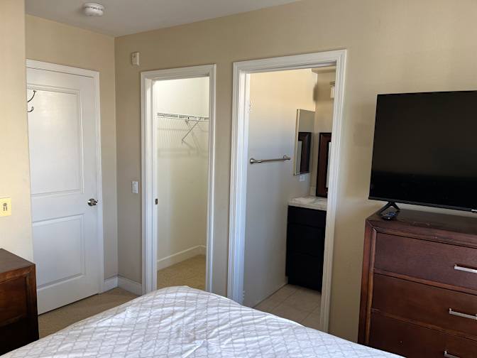 Raul's room