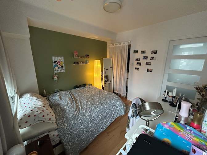 Elodi Lahaie's room
