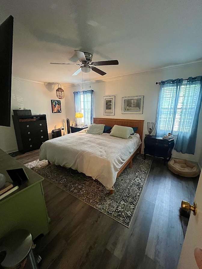 Alcove Rooms's room