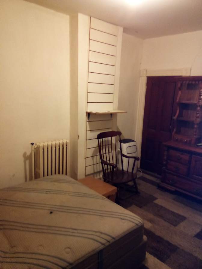 Shaun C Monroe's room
