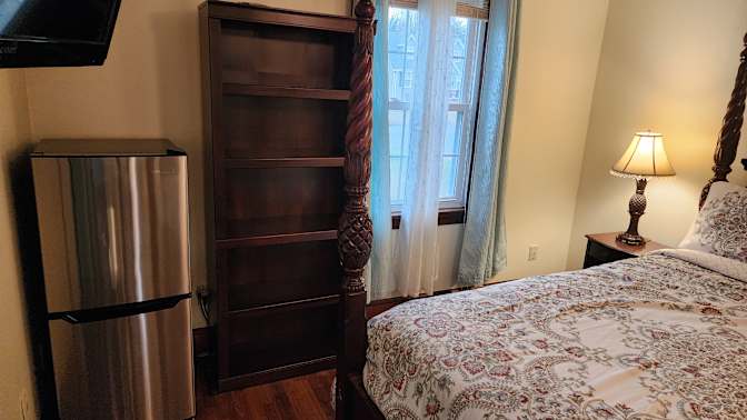 M Manuel's room
