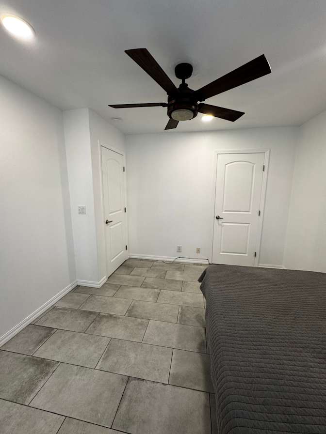Elvi Flores's room