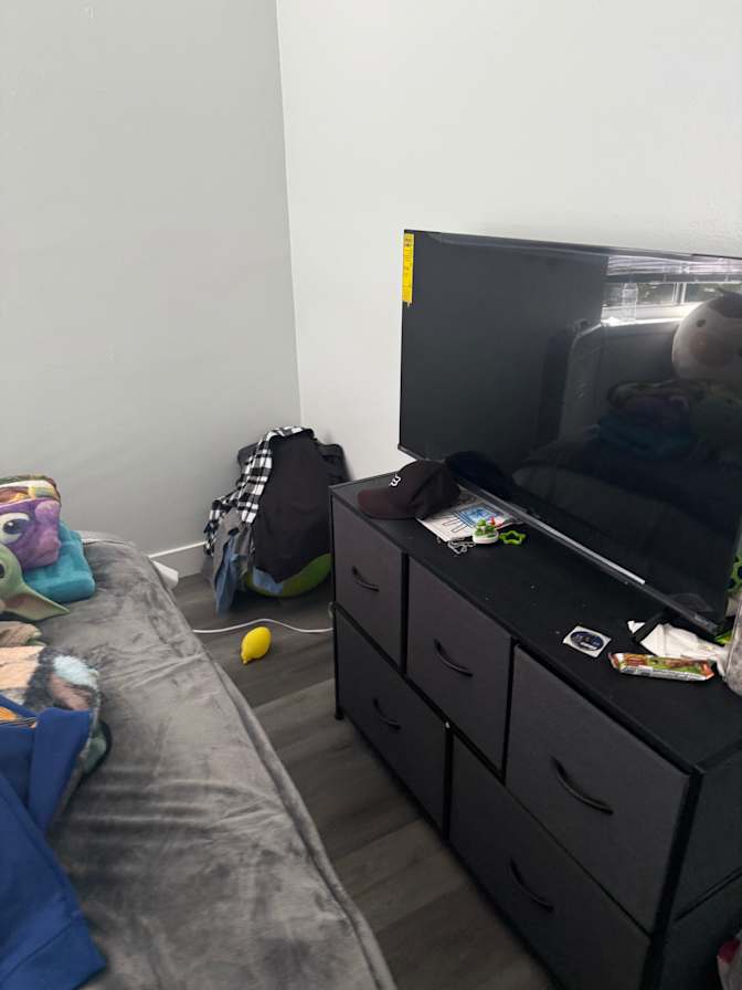 Ysemia's room