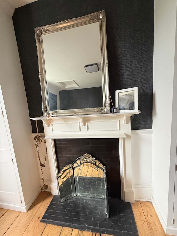 Ali James Taylor's room