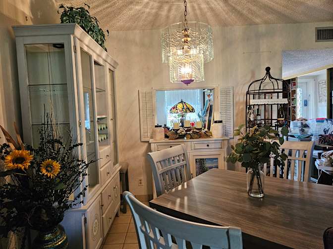 Linda PAGE's room
