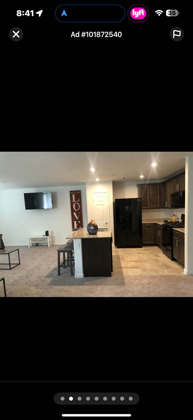 Damien D's room