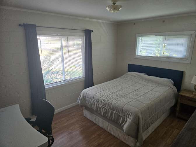 Andres's room