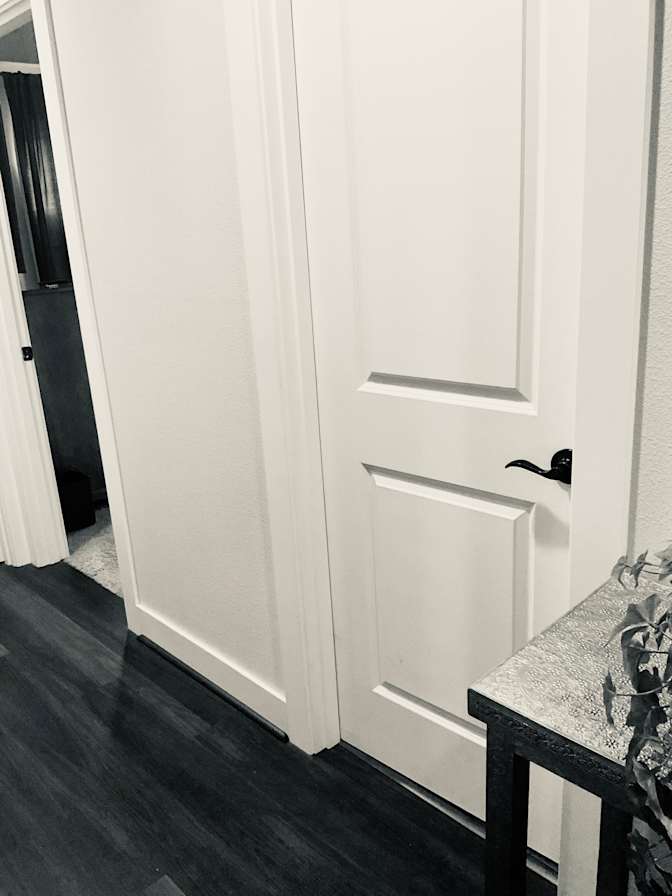 Professional.. Looking for roommate..'s room
