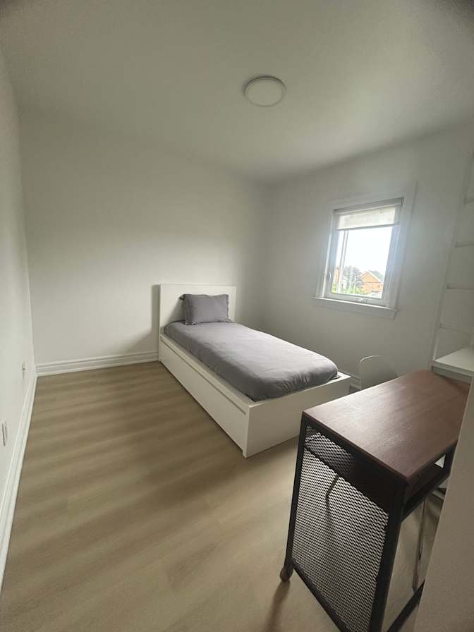 Lee's room