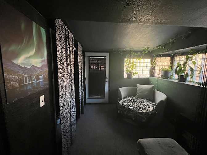 Liz's room