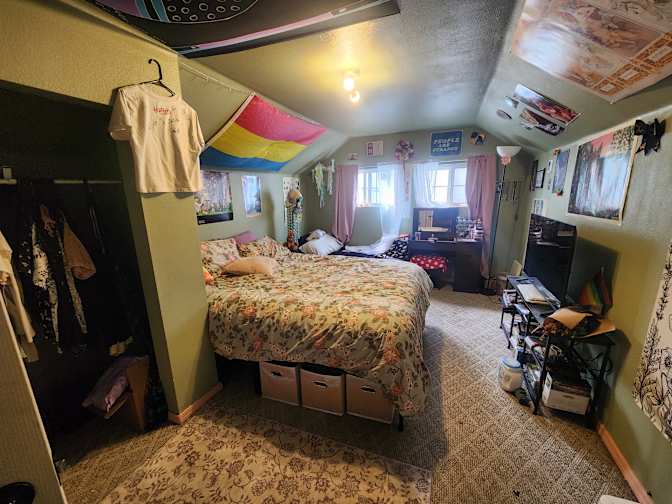 Yesi's room