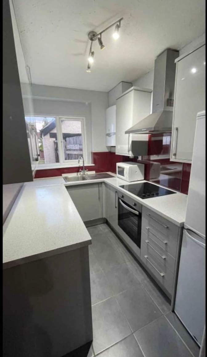 Shared unfurnished room with own bathroom in an apa... – Roomies.co.uk