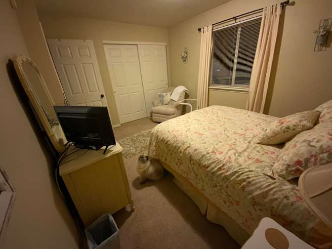 Dee's room