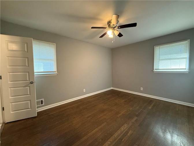 Alcove Rooms's room