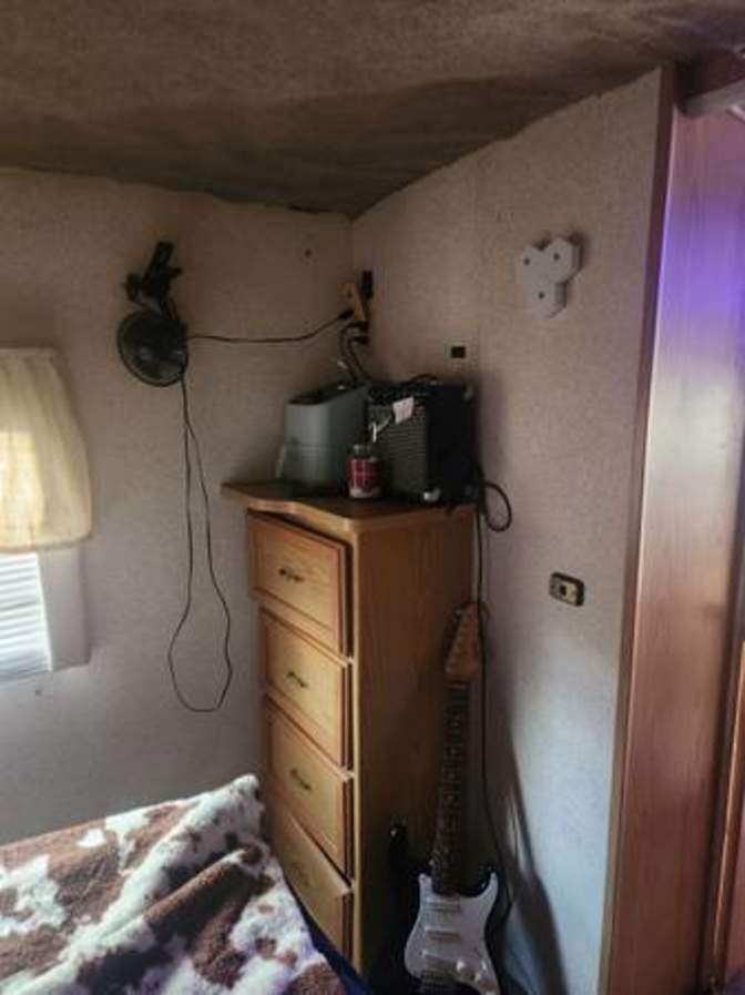 julian gold's room