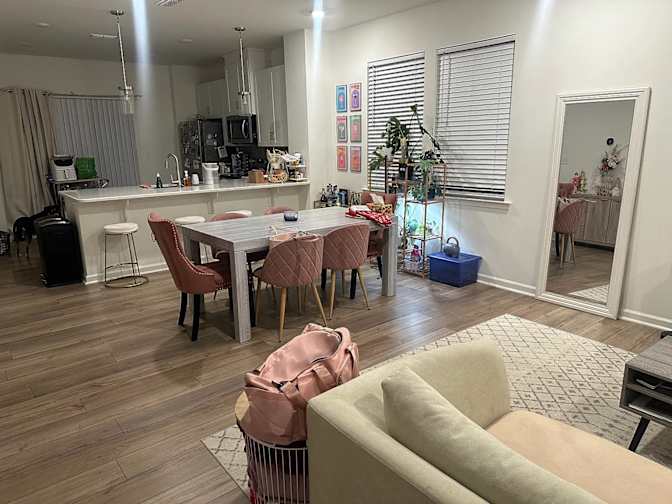 Alcove Rooms's room