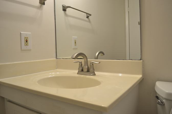 Alcove Rooms's room
