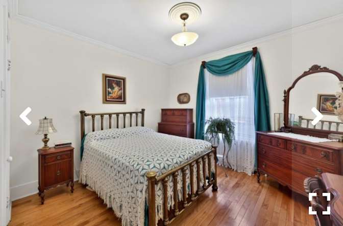Mauricio's room