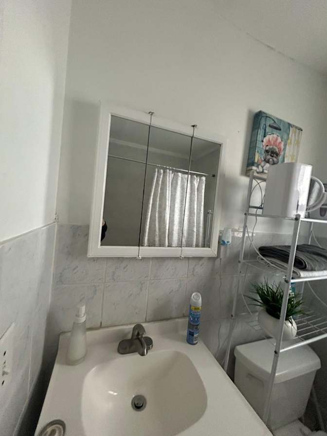 Luis's room