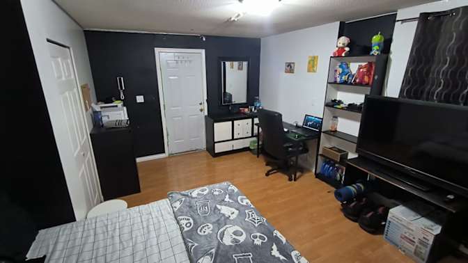 Luis's room