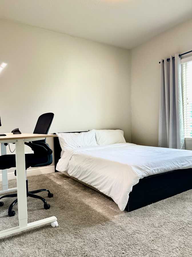 Irving Hernandez's room