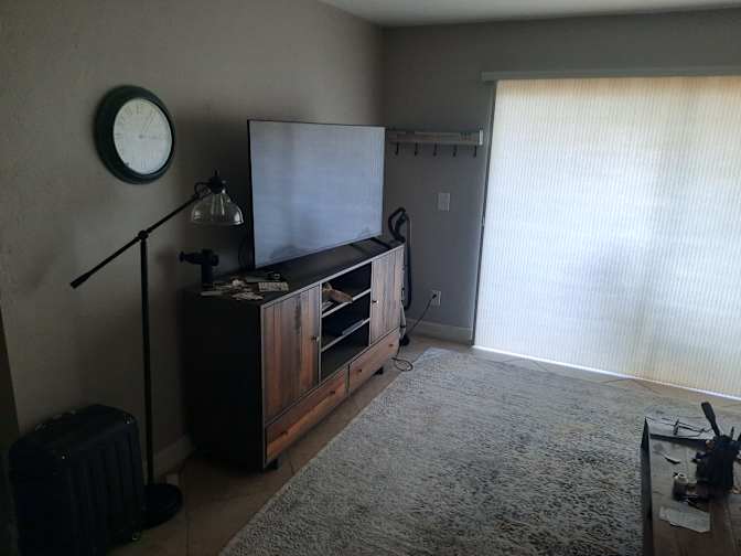 R obert's room