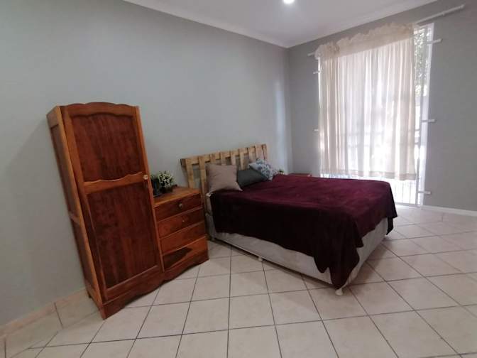 ARMAND FOURIE's room