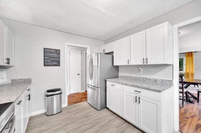 lifedoorrentals's room