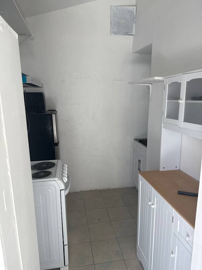 Efren's room